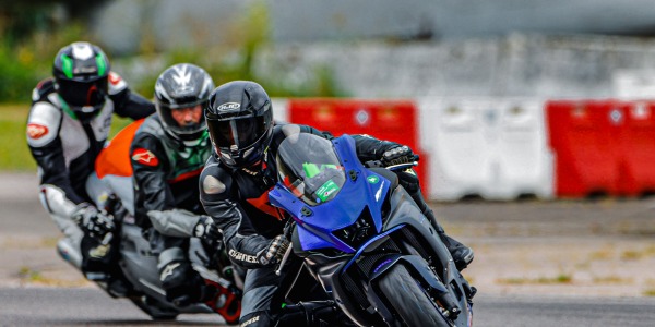 Moto stage pilotage : débutant ou confirmé, pourquoi devriez-vous y participer régulièrement?